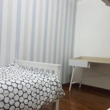 3Rooms 10Pax Mc 5 Star Hotel Sofa&Bed Mrt Mcd Axiata Сери-Кембанган Экстерьер фото