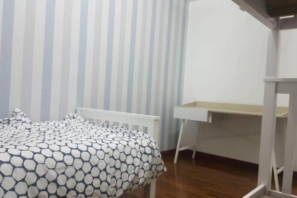 3Rooms 10Pax Mc 5 Star Hotel Sofa&Bed Mrt Mcd Axiata Сери-Кембанган Экстерьер фото